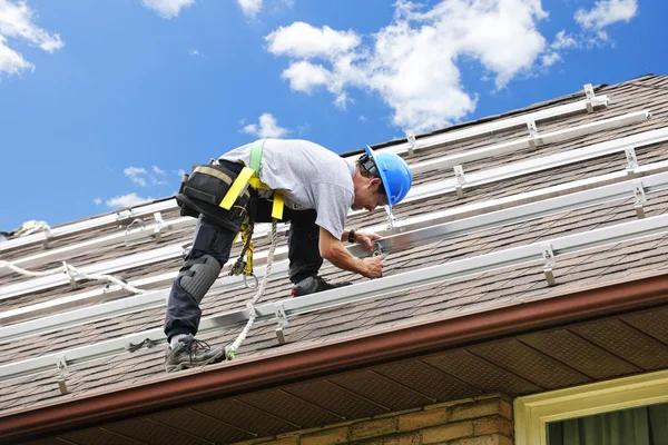 How Dallas Roofing Contractors Handle Storm Damage Repairs